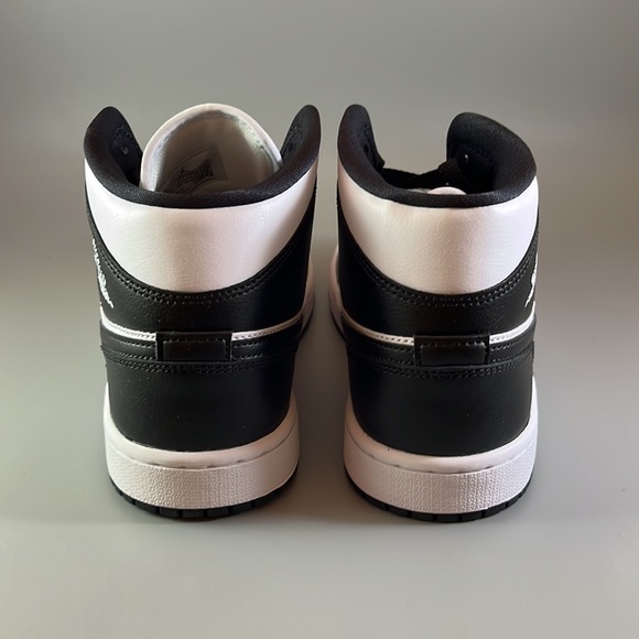 Nike Air Jordan 1 Mid 'Panda' - Picture 5 of 15